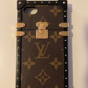 Louis Vuitton Eye Trunk iPhone 6s/7/8 case